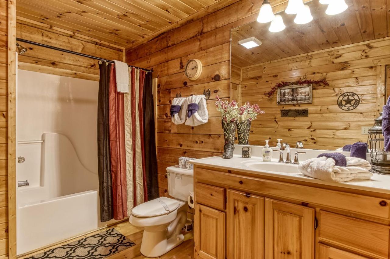 Magical Moments, Hot Tub, Wifi, 1089 Free Tickets Each Paid Day, Dollywood And More Gatlinburg Eksteriør billede