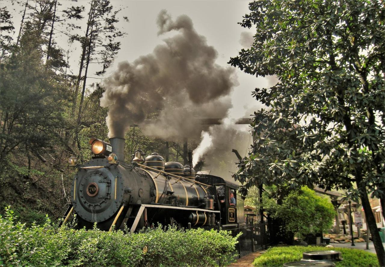 Magical Moments, Hot Tub, Wifi, 1089 Free Tickets Each Paid Day, Dollywood And More Gatlinburg Eksteriør billede